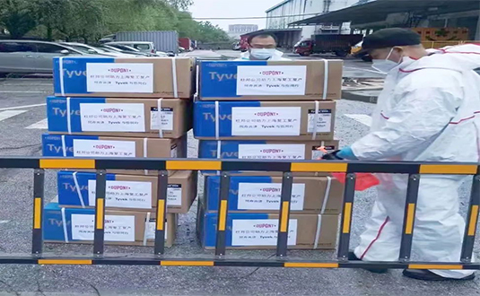 杜邦公司捐贈價值340萬人民幣防護服，助力上海復(fù)工復(fù)產(chǎn)圖片1
